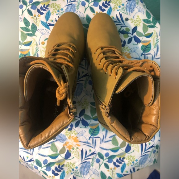 NWT Tan boots purchased from Windsor- size 10 - Picture 4 of 9